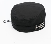 Hut mit Logo-Schild