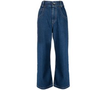 Hoch sitzende Schlagjeans