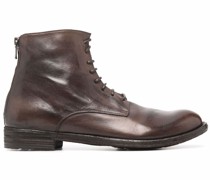 Stiefel mit Schnürung