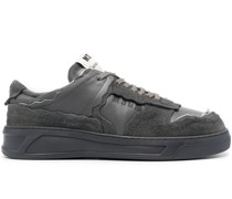 Sneakers mit Kontrasteinsätzen