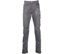 Schmale Distressed-Jeans mit Farbklecksen