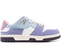 Sneakers mit Kontrasteinsätzen