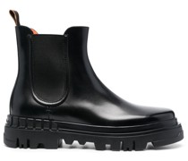 Stiefel mit geriffelter Sohle