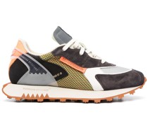 Sneakers mit Wildledereinsätzen
