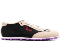Sneakers mit Logo-Stickerei