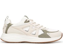 Sneakers mit Einsätzen