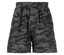 Weite Shorts mit Camouflage-Print
