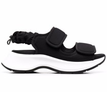 Klobige Sandalen mit Klettverschluss