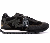 Sneakers mit Schnürung
