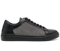 Sneakers mit Perlendetails