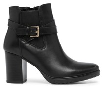Stiefel mit Schnallen