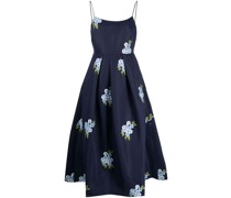 Ausgestelltes Kleid mit Stickerei