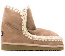 Stiefel mit Ziernähten