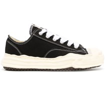 Sneakers mit Schnürung