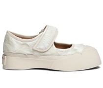 Sneakers im Mary-Janes-Style
