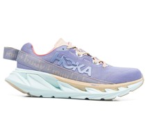 Sneakers mit Logo-Schild