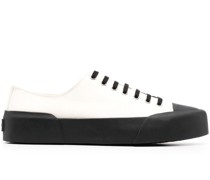 Klassische Sneakers