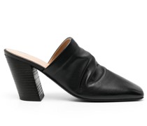 Mules mit Raffung