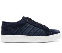 Sneakers mit Wildledereinsätzen