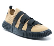 Slip-On-Sneakers mit Schnallendetail