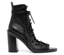 Stiefel im Military-Look