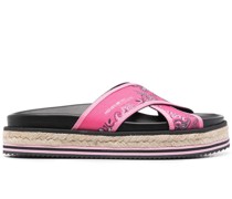 Sandalen mit Bandana-Print