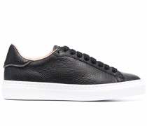 Sneakers mit Logo-Schild