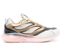 Sneakers mit Kontrasteinsätzen