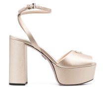 Plateau-Sandalen mit Logo-Schild