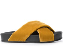 Sandalen mit überkreuzten Riemen