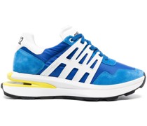 Sneakers mit Kontrasteinsätzen