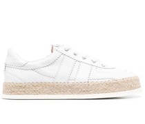 Sneakers mit Schnürung