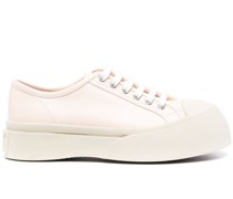 Sneakers mit Schnürung
