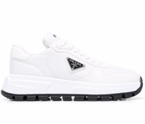 Sneakers mit Schnürung
