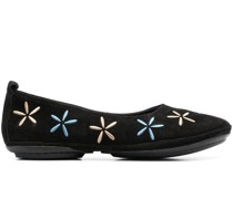 Bestickte Schuhe