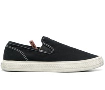 Slip-On-Sneakers mit Kontrastnähten