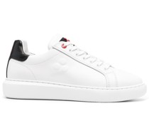 Sneakers mit Logo-Prägung
