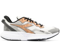 Sneakers mit Kontrasteinsätzen