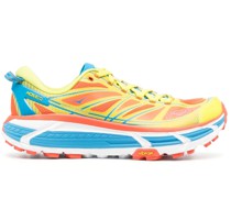 Sneakers mit Kontrasteinsätzen