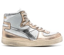Sneakers im Metallic-Look