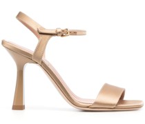 Sandalen mit Knöchelriemen