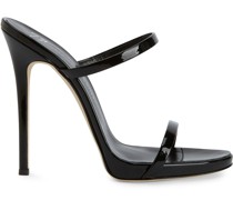Sandalen mit Riemen