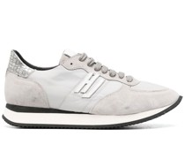 Sneakers mit Kontrasteinsätzen