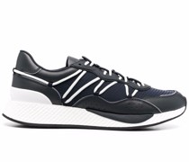 Sneakers mit Einsätzen