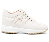 Interactive Sneakers mit Schnürung