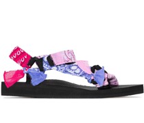 Trekky Sandalen mit Bandana-Print