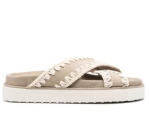 Sandalen mit überkreuzten Riemen