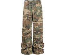 Weite Jeans mit Camouflage-Print
