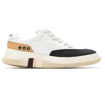 Sneakers mit Einsätzen