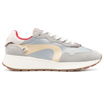 Sneakers mit Kontrasteinsätzen